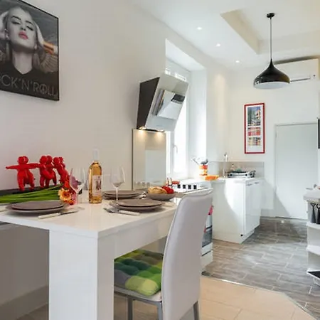 Daire Le Rossetti 2 - F2 Lumineux, Ascenseur, Climatisation, Coeur Vieux-nice Nice