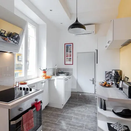 Daire Le Rossetti 2 - F2 Lumineux, Ascenseur, Climatisation, Coeur Vieux-nice *